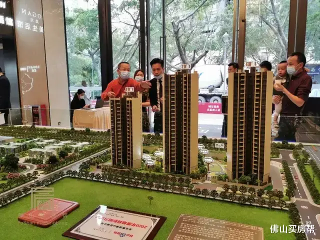 卧室|吹风3万起！稀缺五房+全带双阳台！禅城纯新盘就冲着改善去的
