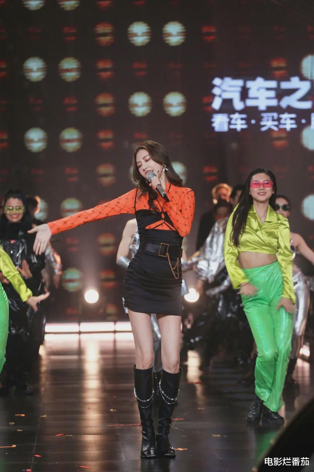 毛阿敏|818晚会，周深罕见失常，毛阿敏频频跑调，湖南卫视赢收视输口碑