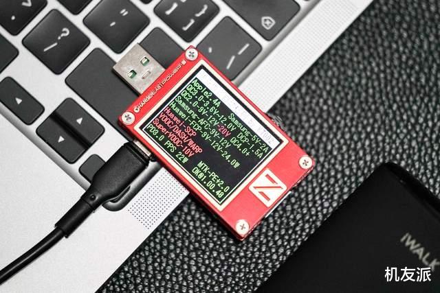 magsafe|iPhone 13必备！iWALK magsafe磁吸充电宝上手体验，真方便