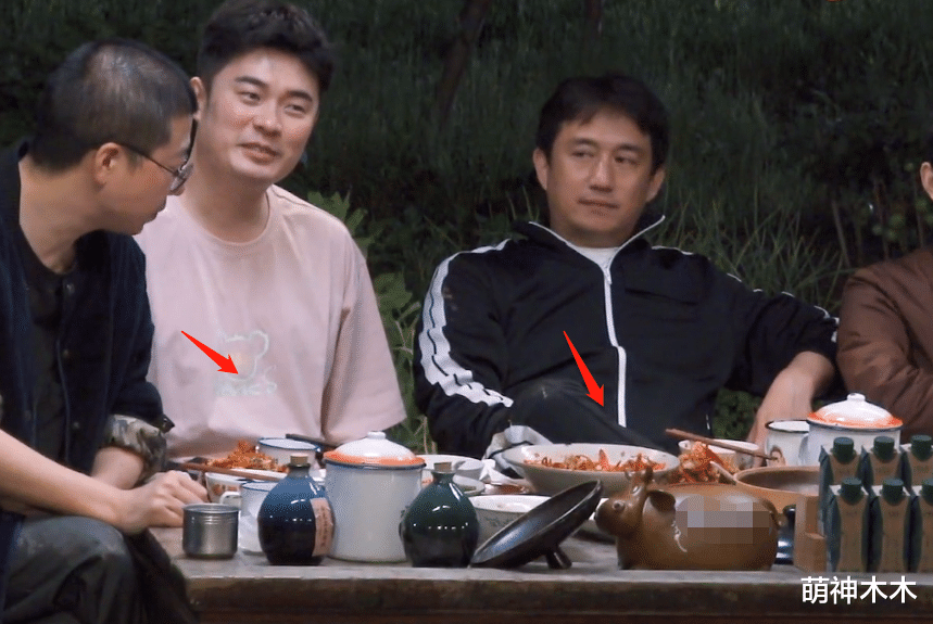 黄磊|《向往5》连饭都不好吃了？7个人吃一锅虾还有剩，黄磊脸色难看