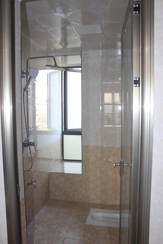 客厅砌了半堵墙，亲戚说我脑子进水，完工后他被打脸