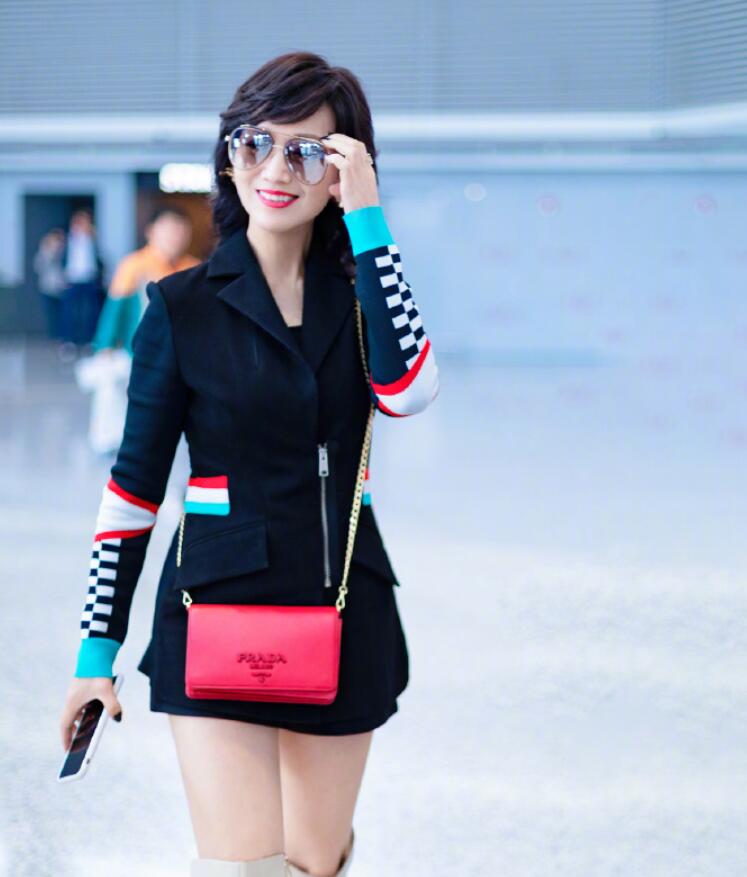 穿衣搭配|赵雅芝扎起马尾辫，穿身“橙子装”身姿挺拔，谁敢说是奶奶辈的人