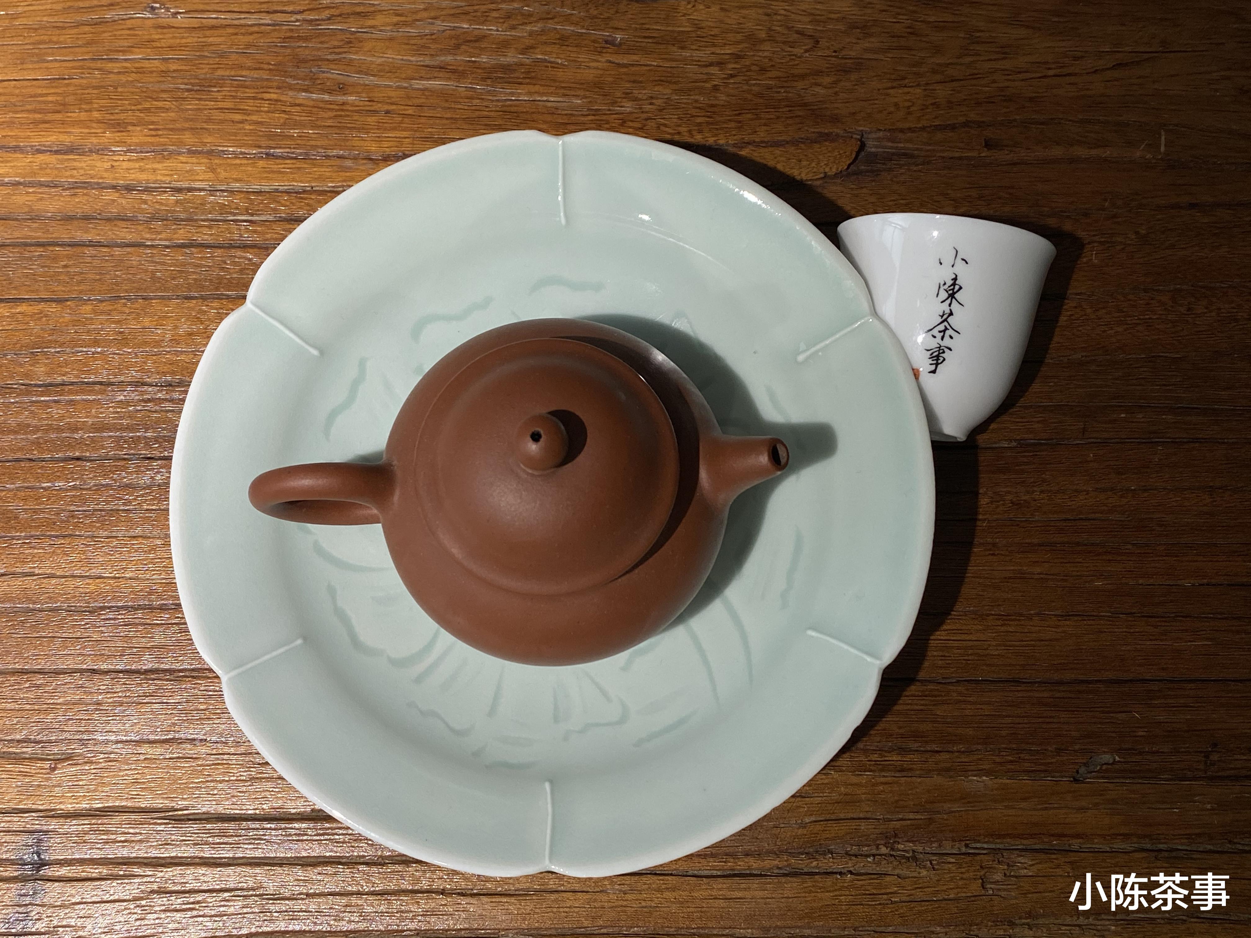 原创|冲泡白茶、红茶、岩茶，用紫砂壶还是盖碗？看3个细节，对号入座