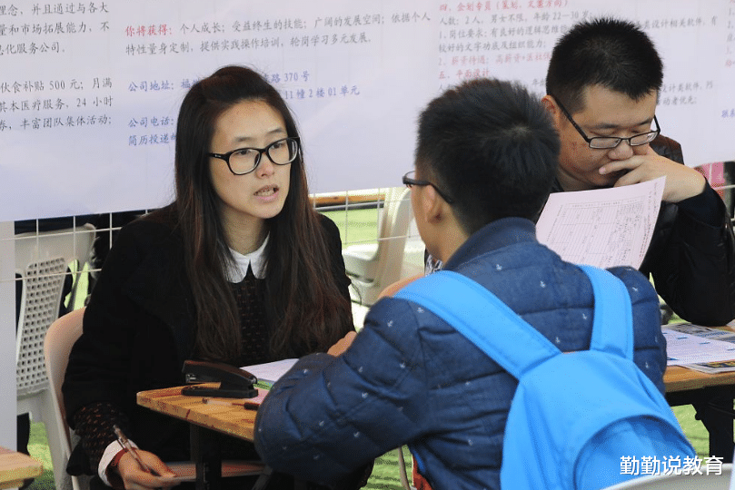 全职妈妈|留学生回国找工作受挫,国外学历变“废纸”,几十万费用白花了?