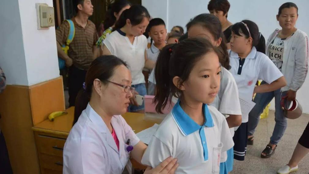 吴洪娜聊说育儿|学生可别光顾着学习,初中女生标准身高出炉,没达标的需要重视