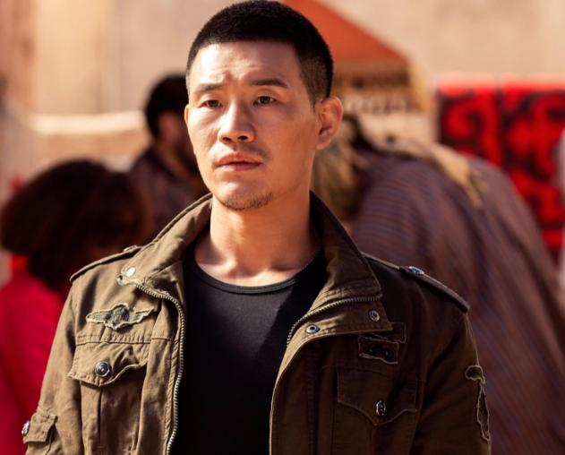 谢孟伟|谢孟伟飘了？新电影投资3亿请吴京做配角，直播间公然贬低张一山