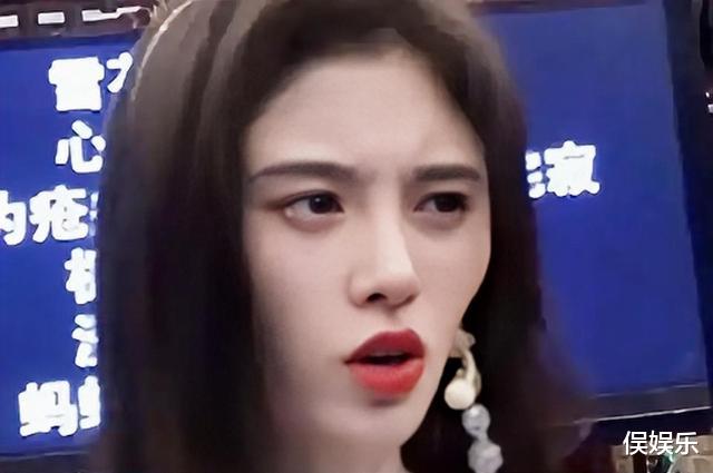 鞠婧祎|鞠婧祎翻车告诉我们：你不是360度无死角，就别硬凹天然美女人设