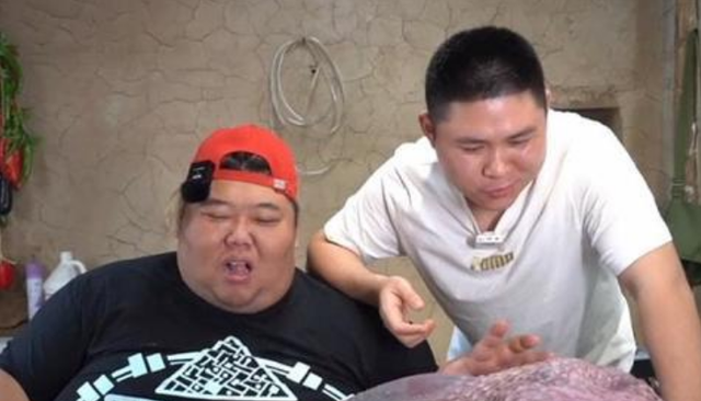 孙骁骁|胖猴仔身体堪忧被搭档“抛弃”？账号一夜被清，沦为产业附属品？