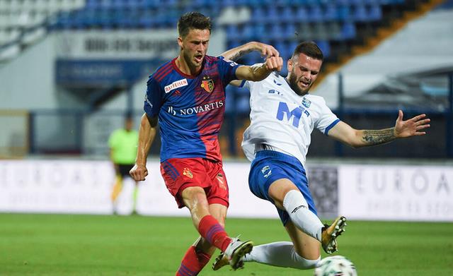 中超|转会费2576万！曝27岁中卫今日飞上海，前中超冠军或再签45球金靴