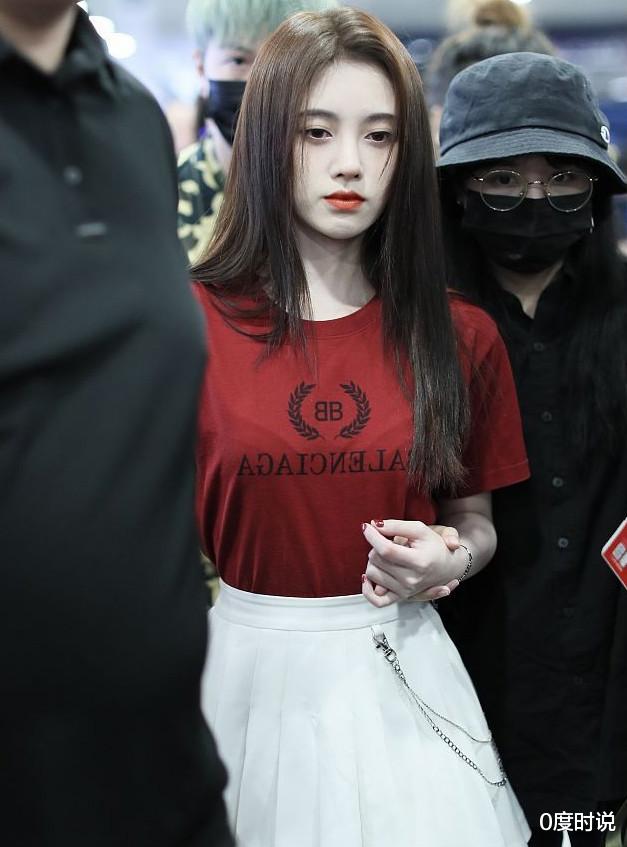 鞠婧祎|鞠婧祎成功带货“隐形袜”，明明袜子长度到小腿，却跟没穿一样