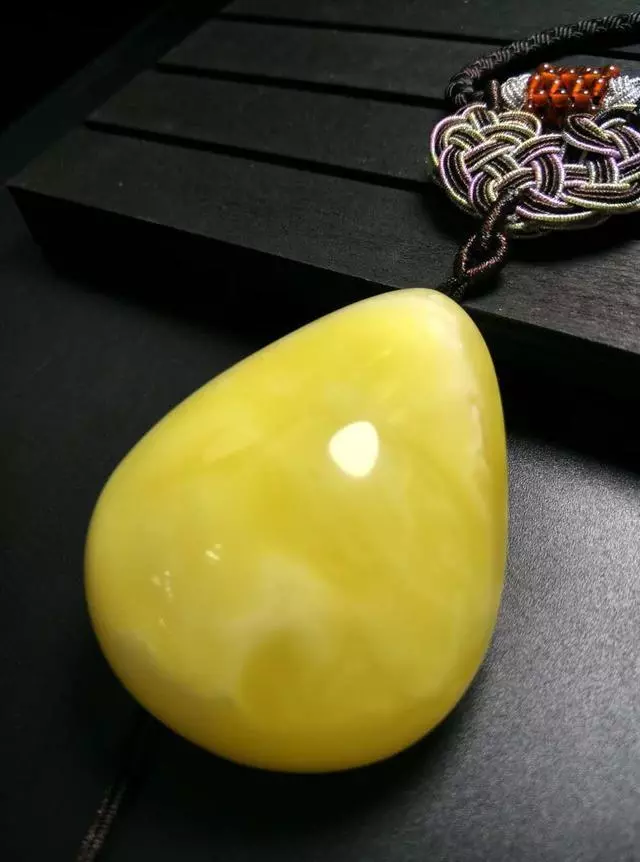 |不知道如何挑选蜜蜡？很简单，10个字帮你搞定！