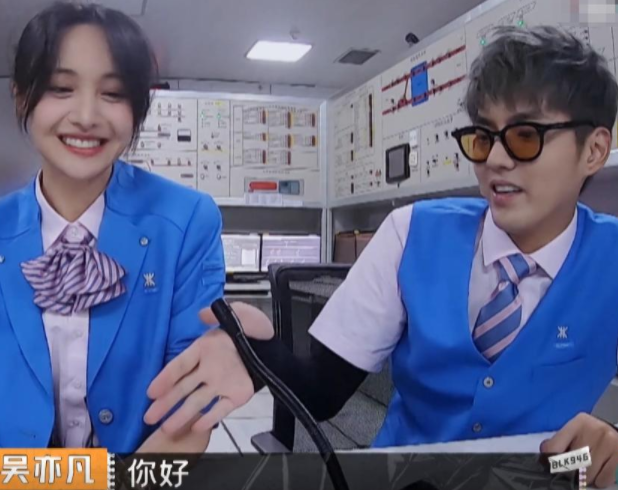李昕言温度空间|吴亦凡翻车早有预兆：刚见郑爽就要握手，上下打量李沁，壁咚吴昕