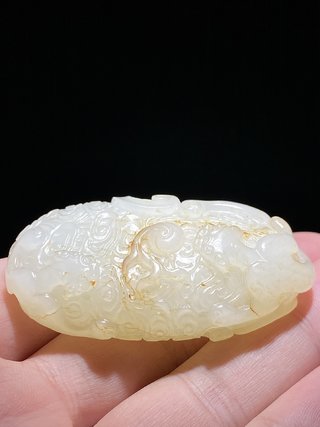 和田玉籽料|清中期 和田玉籽料 白玉 苍龙教子 螭龙纹 挂件把件