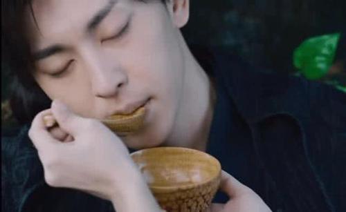 赵丽颖|看一次笑一年的穿帮镜头,锦觅给火神吃的啥?孙尚香穿黑丝真忍不了!