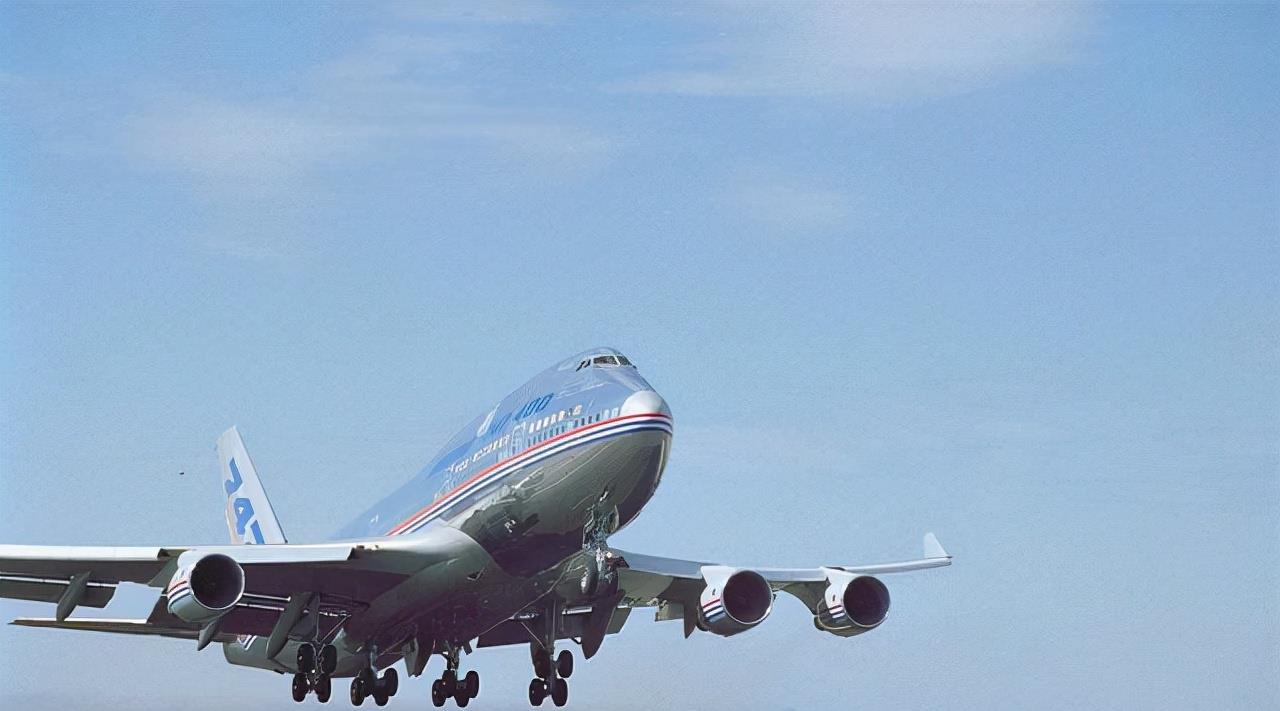 塔台 平行宇宙又一证据！失踪35年航班突然现身机场，科学该怎么解释？