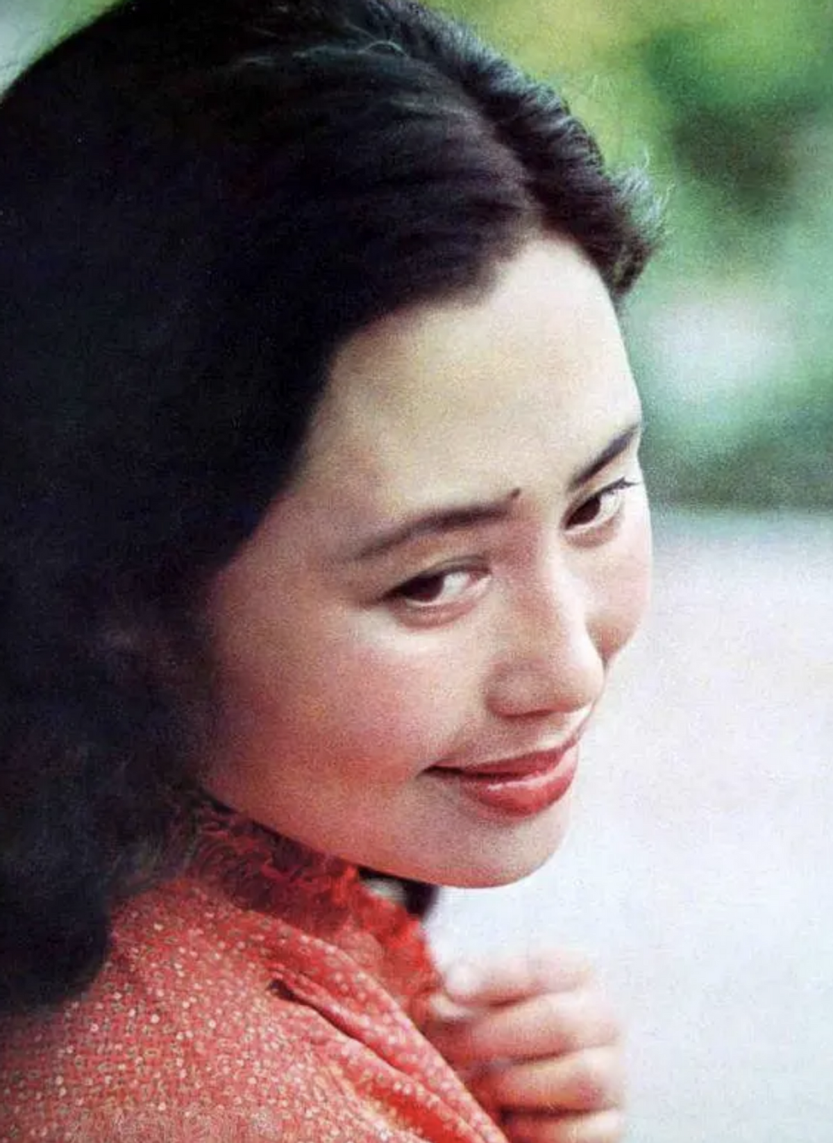 斯琴高娃|斯琴高娃：三婚嫁音乐家，跟儿子一起照顾瘫痪前夫，做不成夫妻做亲人