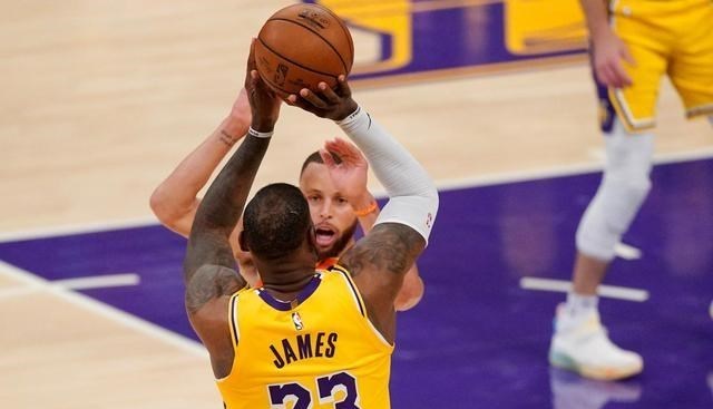 勒布朗·詹姆斯|逆转!47+23,詹眉暴走,湖人绝杀勇士!詹皇创3大神迹,双枪归位