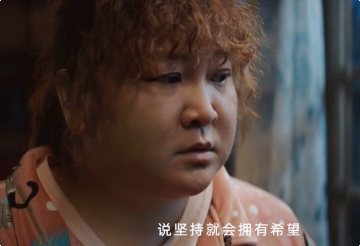 张天爱|上映4天，票房大破5亿！影帝黄渤这部热血大片，来“轰炸”影圈了