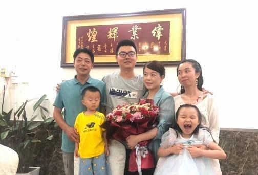 许敏|久违露面的许敏再为家乡代言，精神饱满状态佳，显得年轻了不少