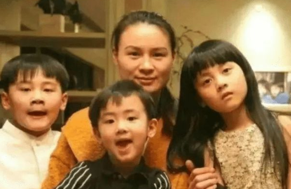 林生斌|曝林生斌现任妻子发文，将开直播解释恋爱过程，让网友跪着道歉