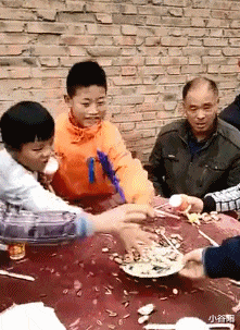 小谷阳|“妹子你逛超市能不能换件衣服，旁边大哥都挪不开眼睛了！”哈哈哈哈哈