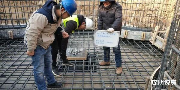房价|抛开土地成本，开发商建一栋住宅楼，一平方成本有多少？