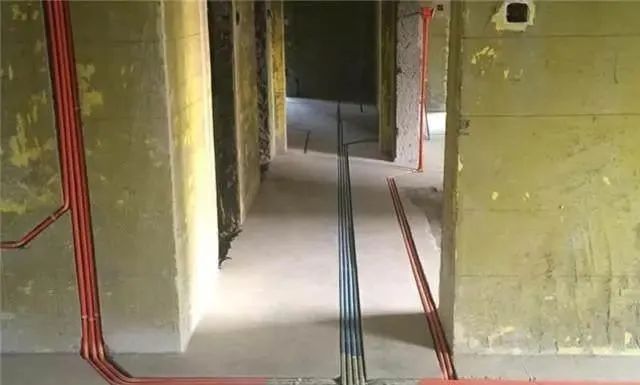 电工这样做，就算一天给他800块钱也非常值，什么钱出什么工艺