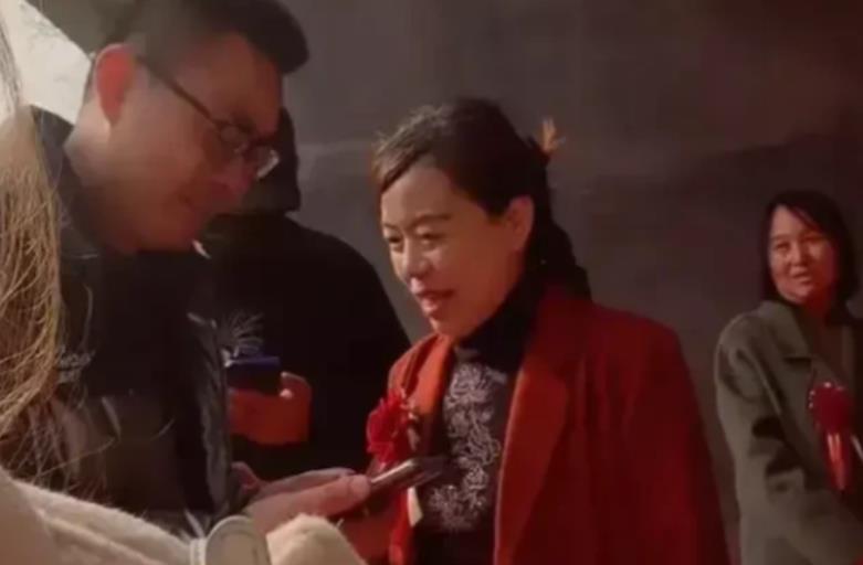 黑粉|曝田静用上千元化妆品，再度晒梳妆台回怼黑粉，称2万打包带走