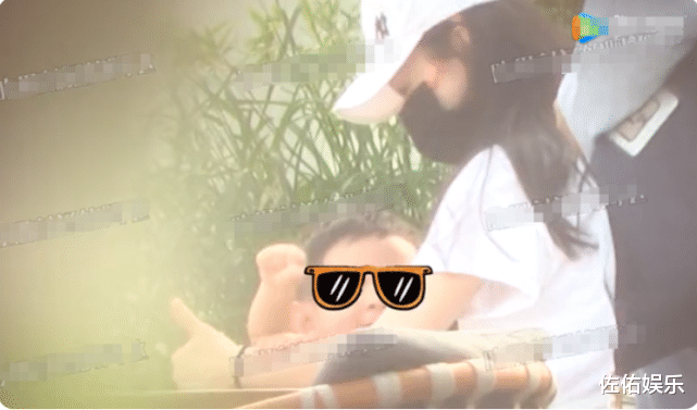 小姐姐|冯绍峰带儿子“想想”出门尽显父爱，赵丽颖专注事业受期待