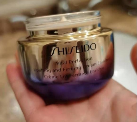 刘雯 贵妇级抗老面霜大盘点，贵≠有效护肤，适合自己的才是最重要的！