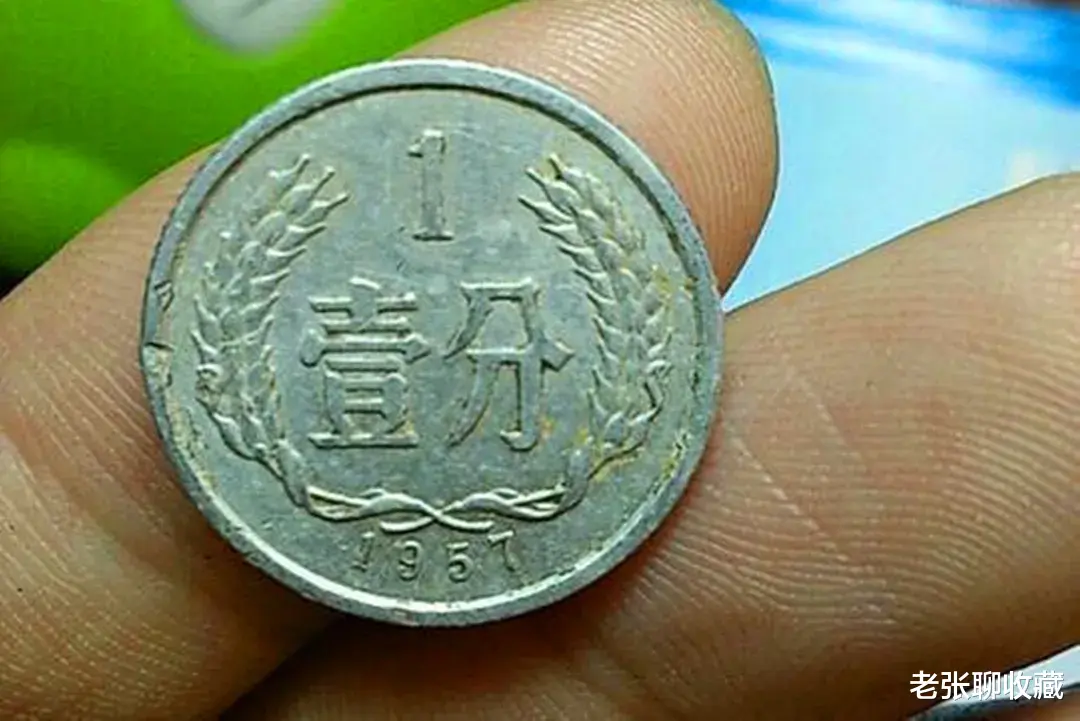 |手上的国徽硬币价值1850元，就是这个年份