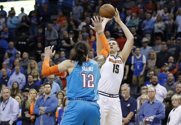 篮球|为什么篮球运动员投篮都是空心，NBA打板都很少，哪个更容易？