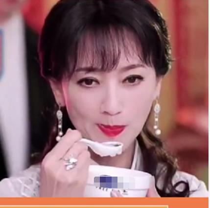 赵雅芝|明星赚钱有多容易！68岁赵雅芝直播间吃吃喝喝，对产品一概不熟悉