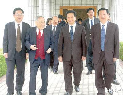 秦风淡史 捐献财产2000亿，6子女未得一分，如今大儿子开出租，后悔晚矣？