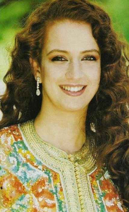 18歲摩洛哥王子長得像母親，國王19年前為娶紅發美人，散盡瞭後宮-圖10