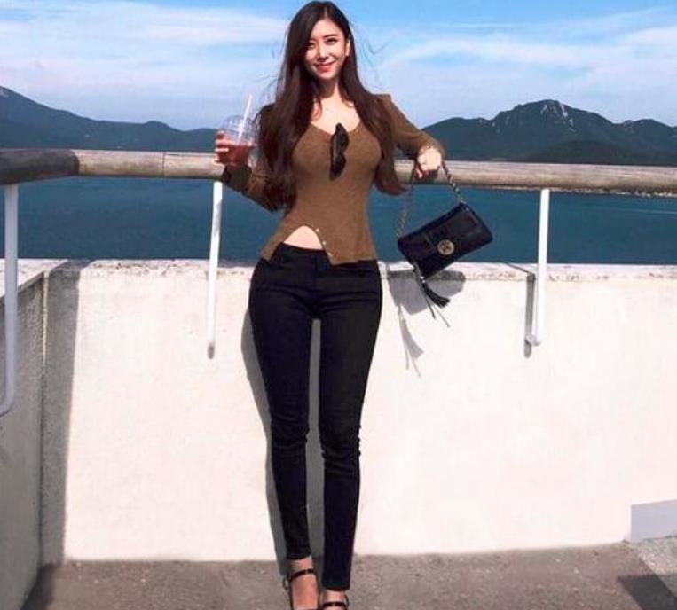 |被大家称为“海贼女帝”的她，拥有着如此身材，真是太有魅力