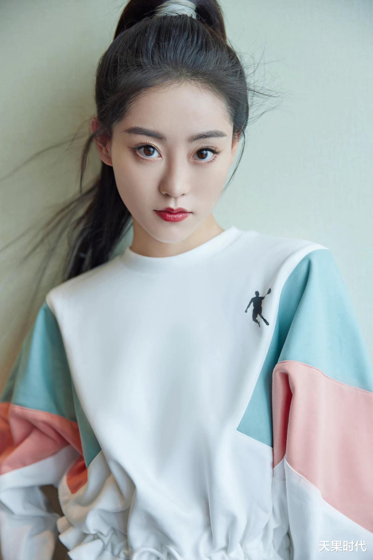 祝绪丹的性格太招人喜欢了，运动少女造型显活力，高马尾状态满分