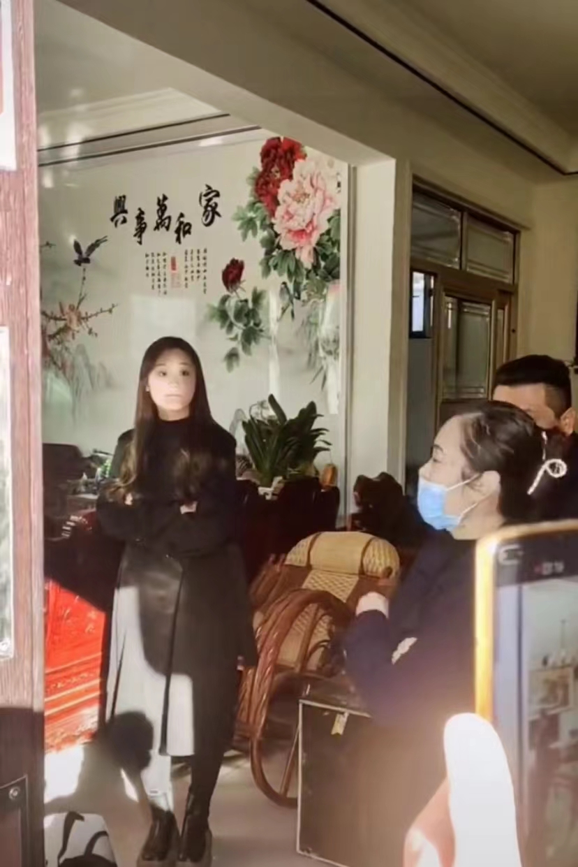 陈亚男|陈亚男回家不受待见?20分钟不到灰溜溜离开,是作秀还是真心