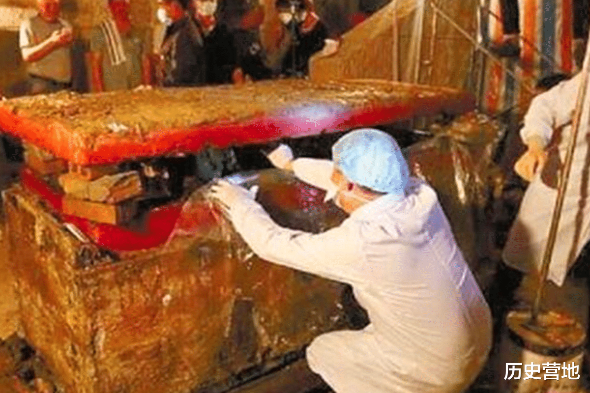 浙江省 浙江农民睡在棺材上30多年？老宅翻新挖出红棺，墓主到底是谁？