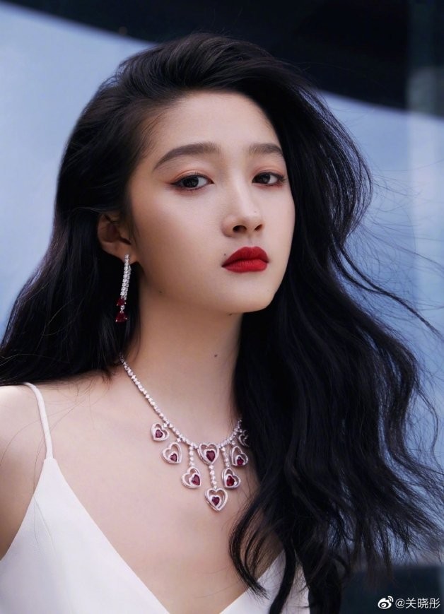 时髦圈儿|10位「95后小花」，关晓彤赵露思周也张子枫，你站谁？