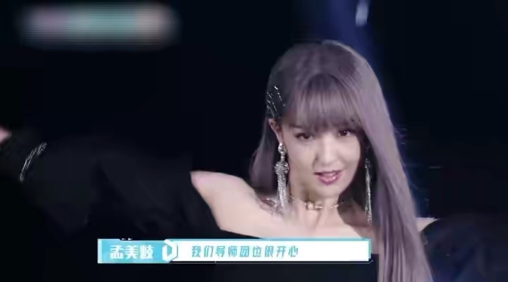 李沁|佟丽娅大胆尝试女团风，紫色头发火辣妆造，有种不羁少女的即视感。