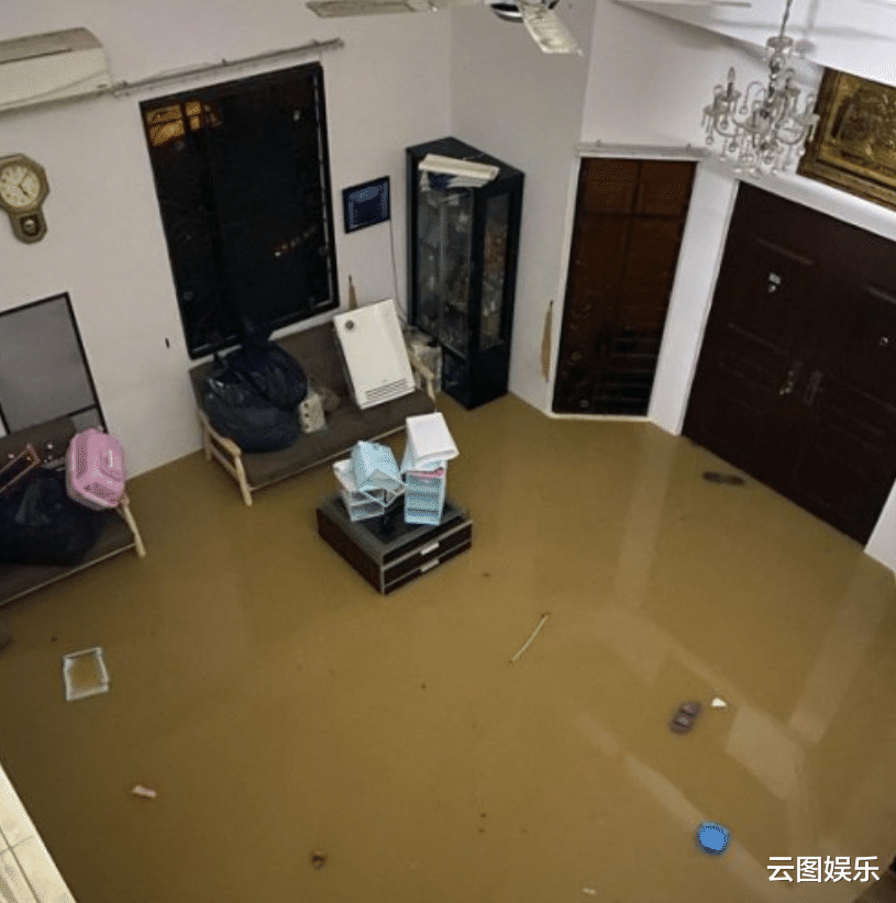 茜拉|知名歌手豪宅被大水淹没！全家人被迫爬上屋顶，等待数小时终获救
