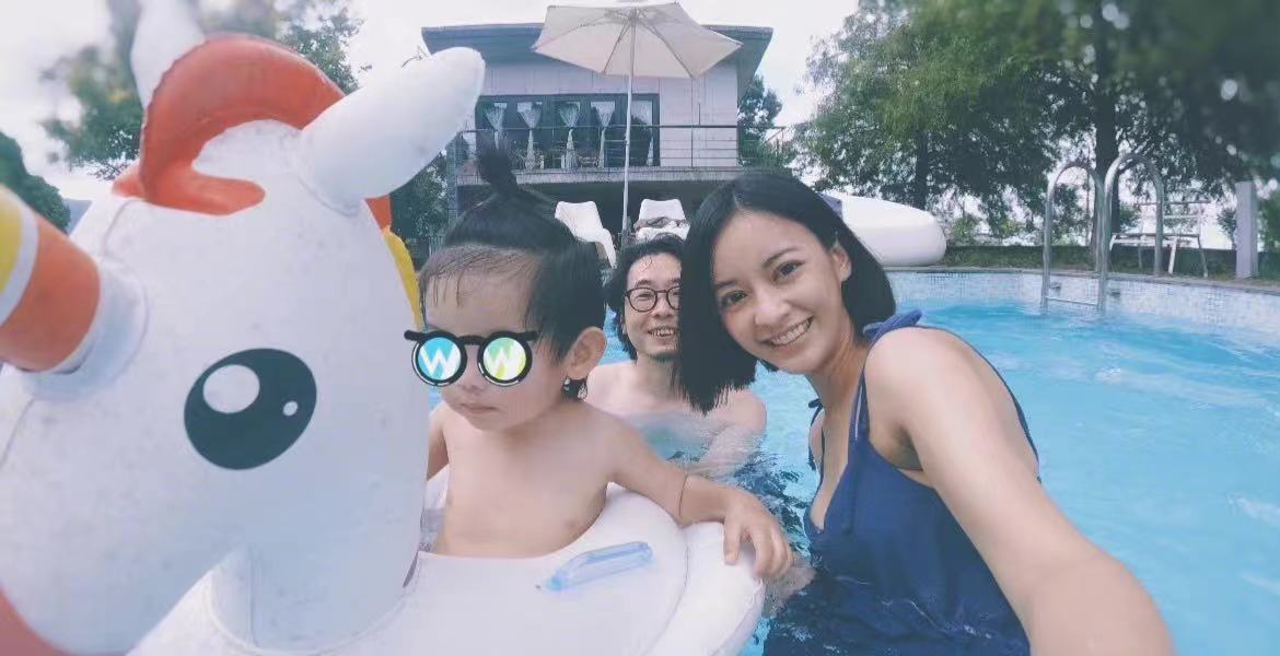 Hi家有小甜椒儿|怀孕9个月的陈意涵,完全不见孕肚,网友:没有一点怀孕的优越感