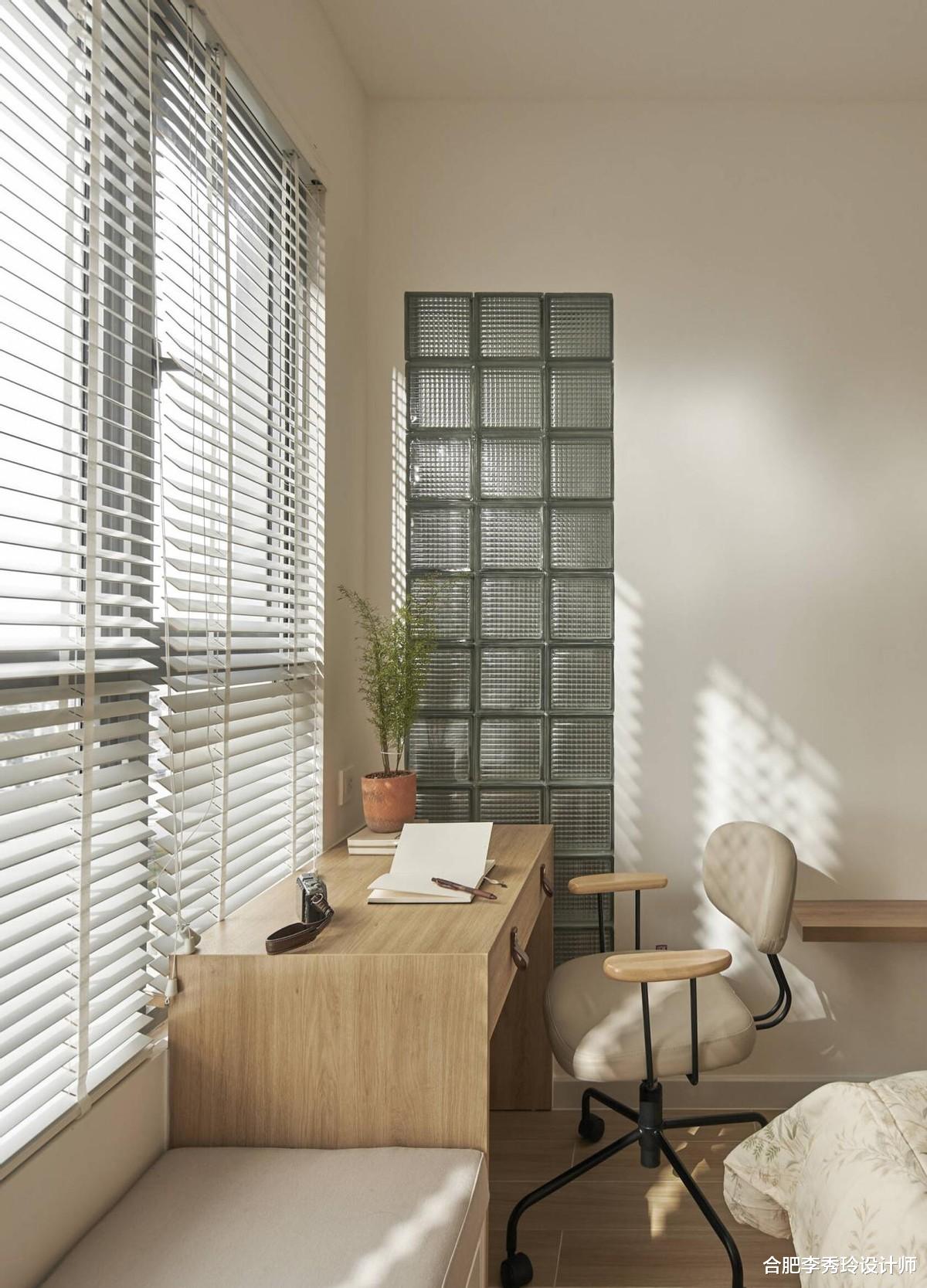 对于小户型,“去客厅化”非常有远见,用餐厅替代这是聪明的设计