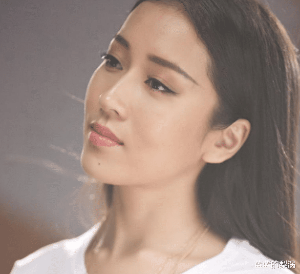 吉克隽逸|有种“整容”叫吉克隽逸卸妆，看到她素颜后，网友：为啥要扮黑