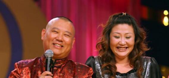 郭德纲|郭德纲妻子生日，曹云金发文祝福，内涵出席人员暴露大问题