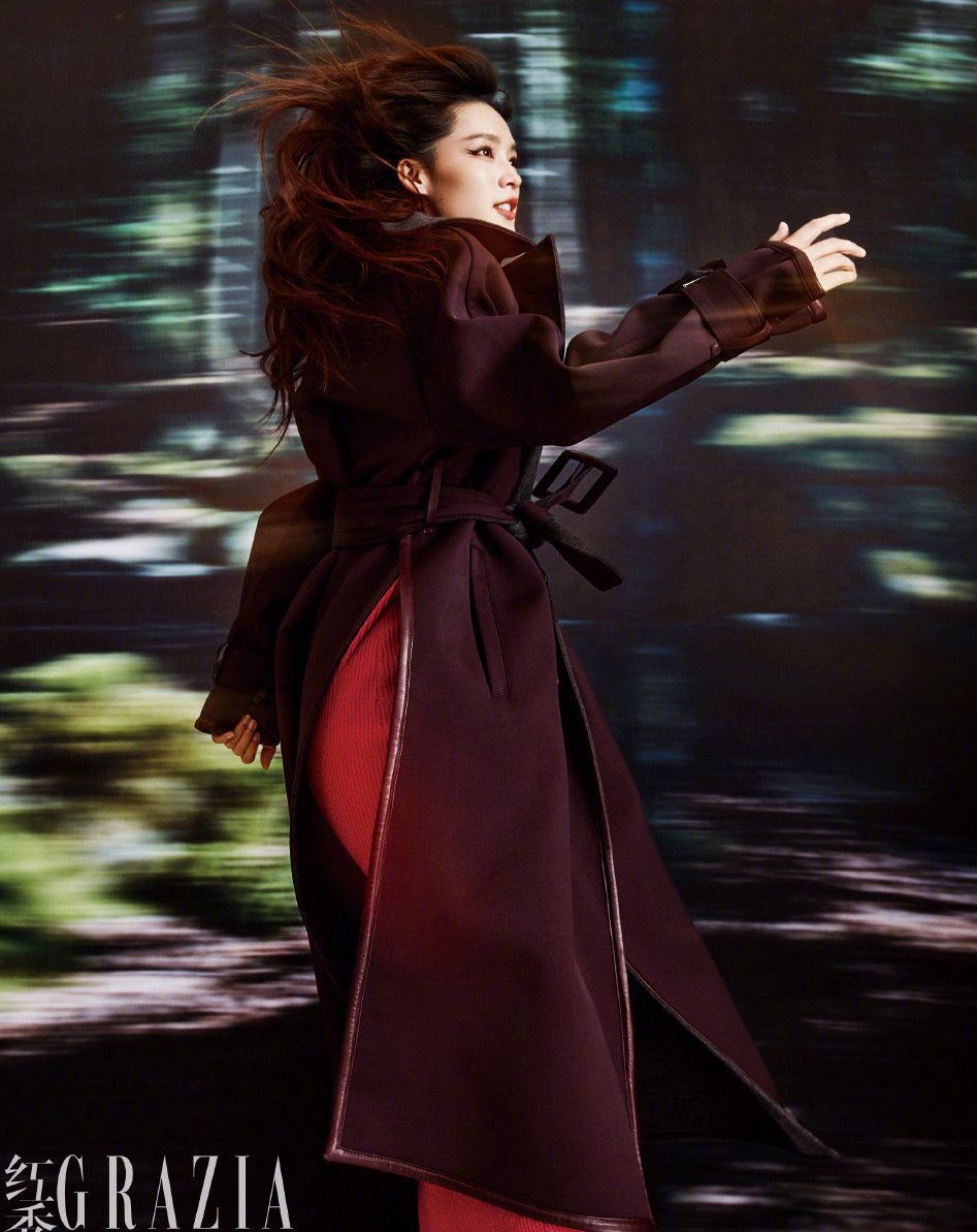 当家主母|一出场就被帅到了！31岁李沁拍写真酷飒十足，光影封面气质迷人