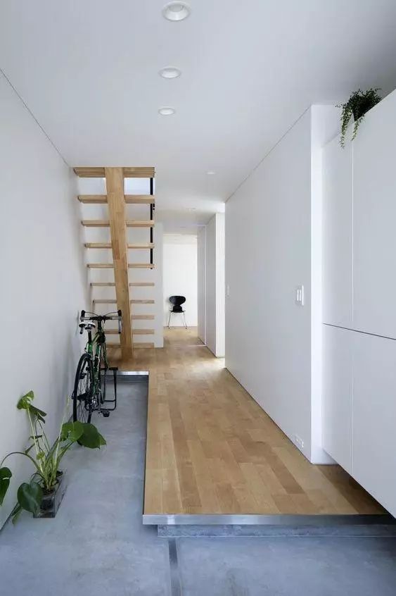 |不比不知道，日本人都把楼梯装到玄关处了，还怕老婆嫌楼梯占地方？