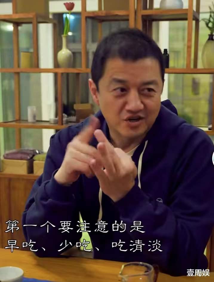 时代少年团|李亚鹏自曝睡眠不好,黑眼圈太抢镜,网友:喝点酒就可以了!