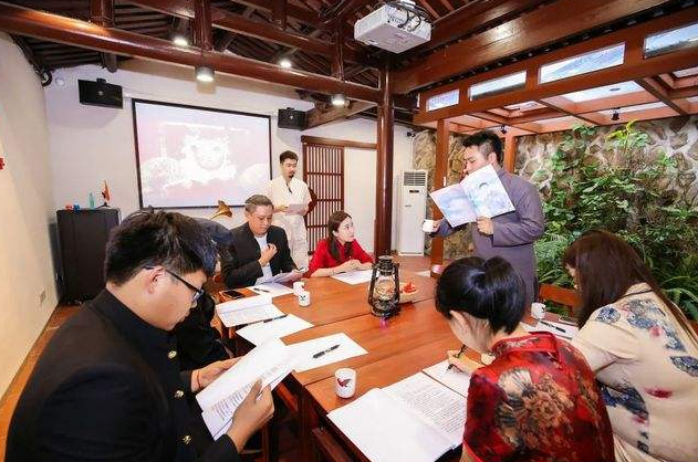 德云社|1小时200元？为满足“精神需求”，年轻男女撑起了一个新娱乐行业